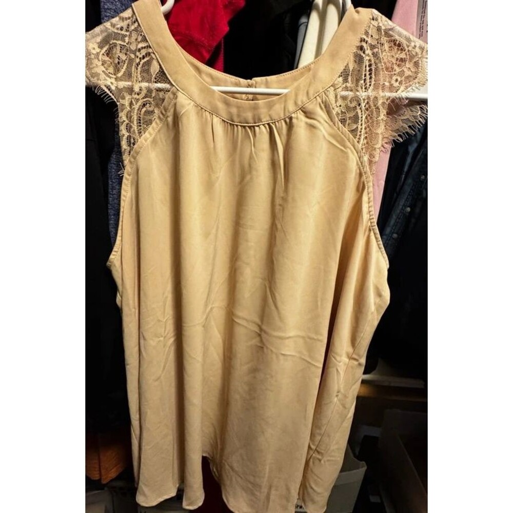 NWT Torrid Lace Yoke Sleeveless Blouse Sz 00 / 10
